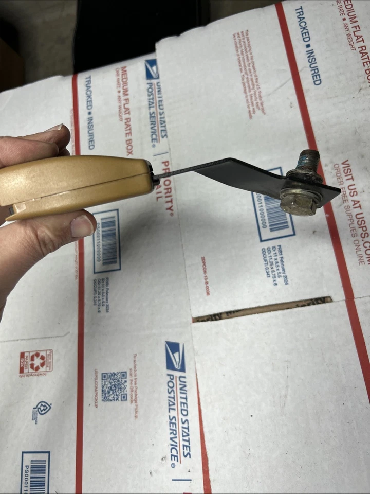 93.5 94 95 JAGUAR XJS CUPÉ 94 95 HEBILLA CINTURÓN SEGURIDAD TRASERO IZQUIERDO BEC23659AFW CEBADA Foto 4 de 4