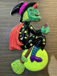 VINTAGE 70’S HALLOWEEN MOLDED 3D PLASTIC PLAQUE - WITCH ON BROOM