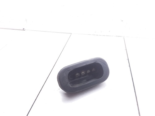 Sliding door contact joint