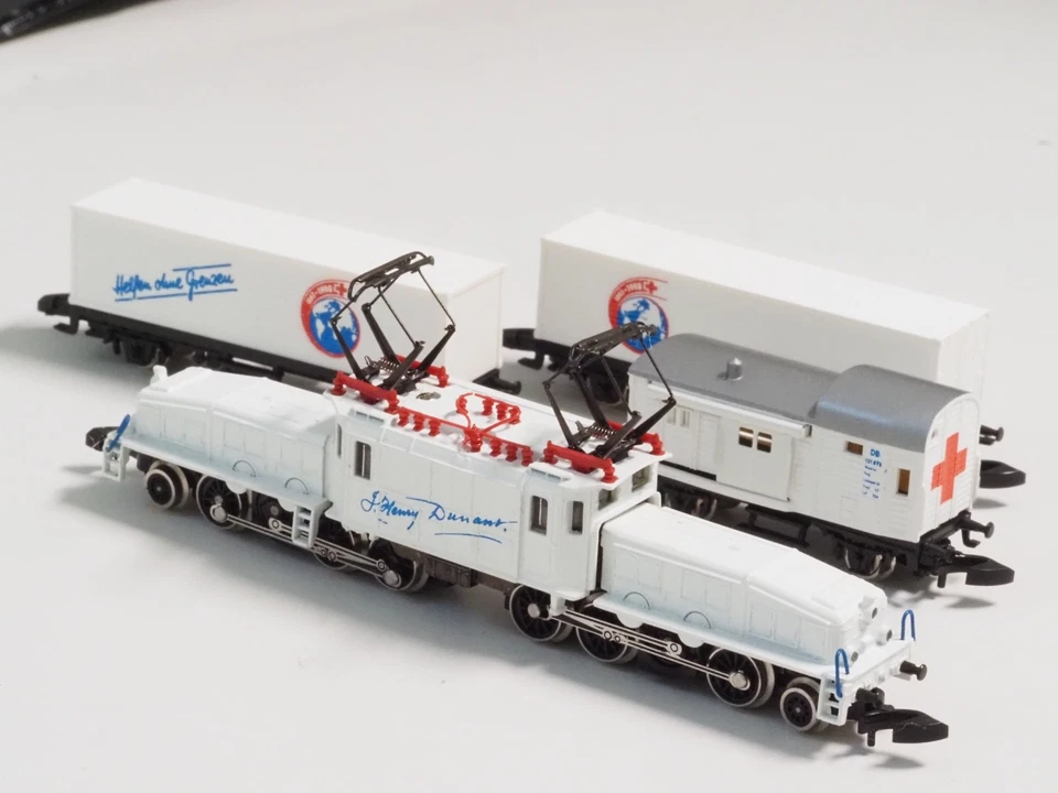 8114 Marklin Z-Scale 125 Yrs Red Cross Crocodile Electric Train Starter Set - Image 3 of 4