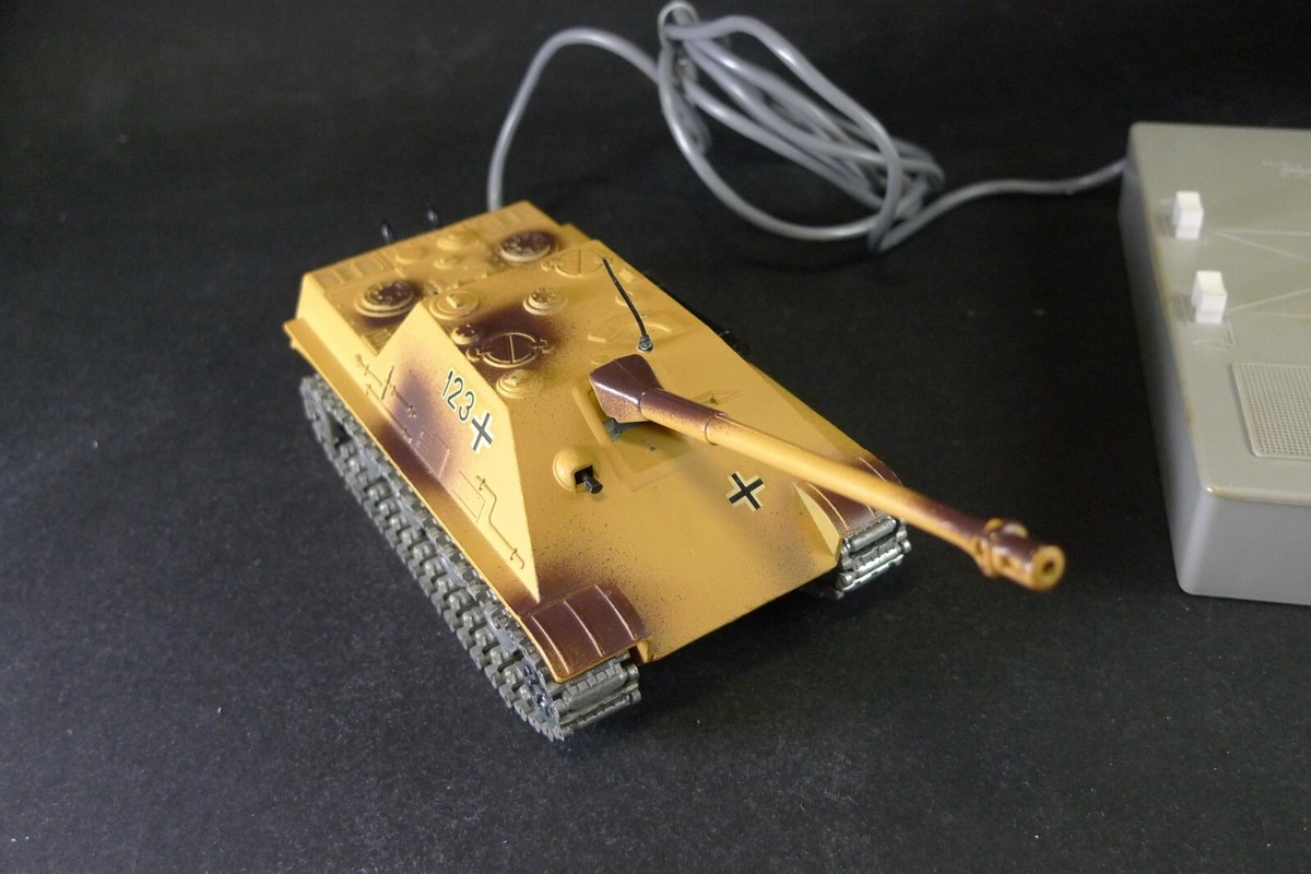 Enchères Lot 151 - SOLIDO : JAGD PANTHER, motorisé à 2
