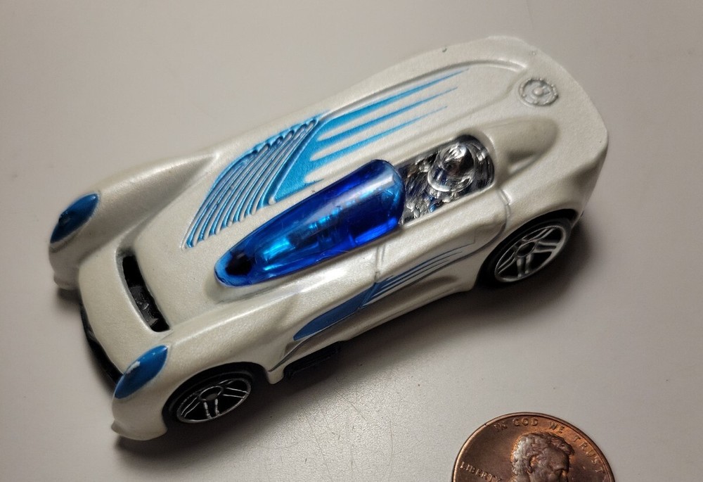 Hot Wheels White Monoposto 2000 Sports Car 1:64 Scale Loose Miniature Toy