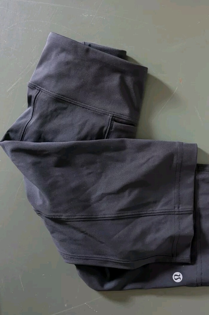 Lulemon Womens Black Biker Shorts Size 4 Gym Hiking Pockets-image