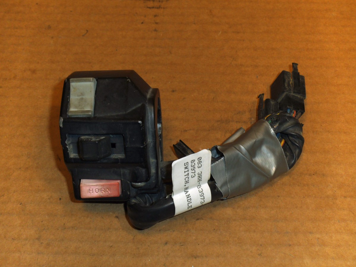 YAMAHA FZR600 LEFT HANDLEBAR SWITCH 3HH-83973-00-00 FZR 600 R