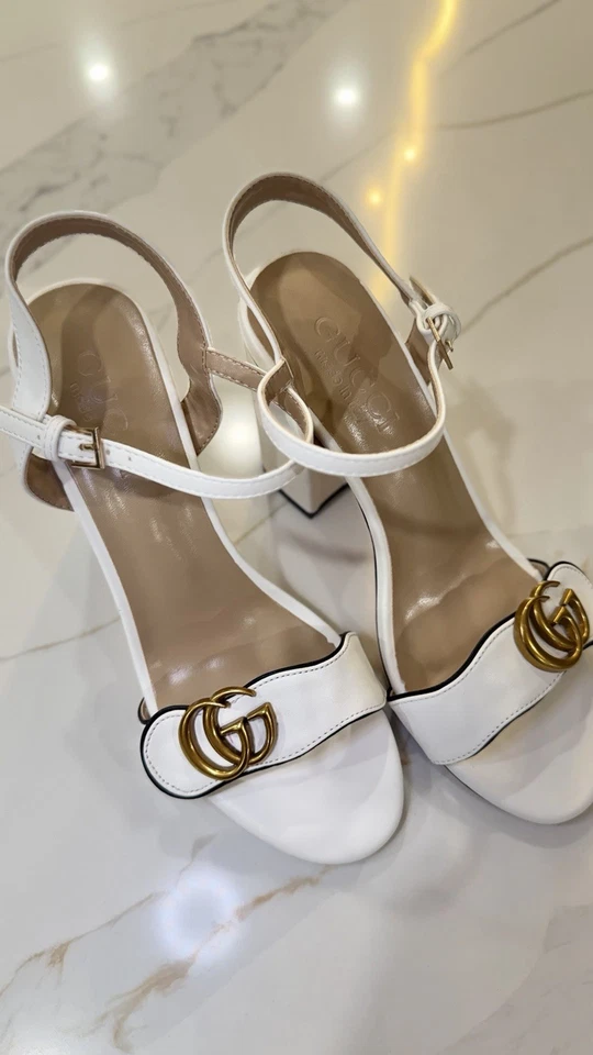 Sandalia Gucci GG Logo Marmont Bloque Tacón Alto Cuero Blanco Dorado Talla 38.5 EE. UU. 8.5 Foto 2 de 4