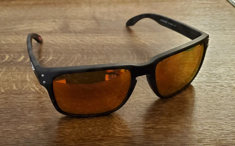 Oakley Holbrook, Foto 1 von 3