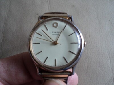 Vintage schmale Timex Q M Zelle vergoldete Herren Quarzuhr FUNKTIONIERT NICHT??