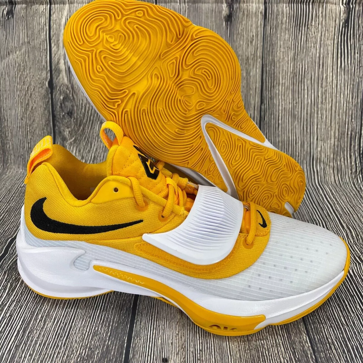 CHAUSSURES DE BASKET BALL NIKE ZOOM FREAK 3 PROMO HOMME TAILLE 9 5 OR BLANC DM73
