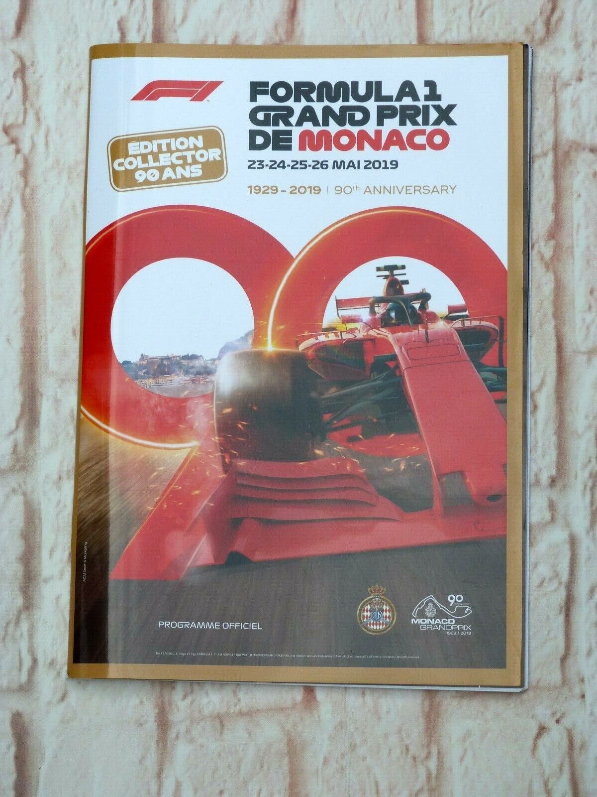 Program hand signed all Pilots Formula 1 MONACO Grand Prix 2019 F1 Monte Carlo In een magazijn