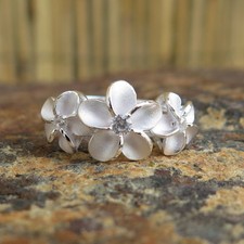 Hawaiian Silver Three Plumeria Flowers Clear CZ Wedding Ring Band 10mm SR2071