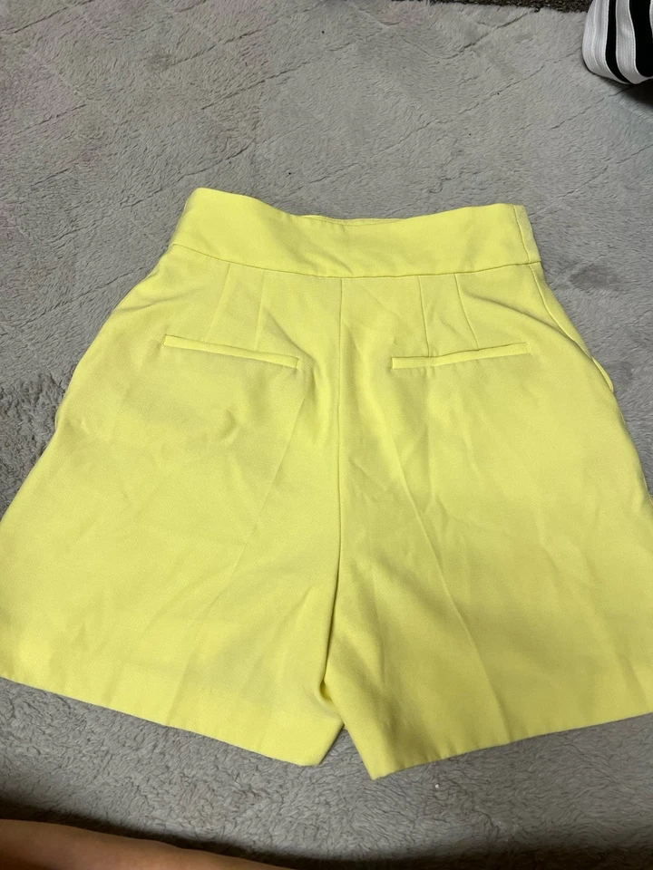 Pantalones Cortos Mujer Zara Talla XS Cintura Alta Preppy Amarillo Primavera Verano  Foto 2 de 3