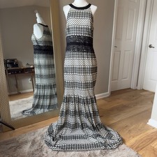 Halston Black and White Lace Maxi Dress Sleeveless Evening Formal Gown Size 14