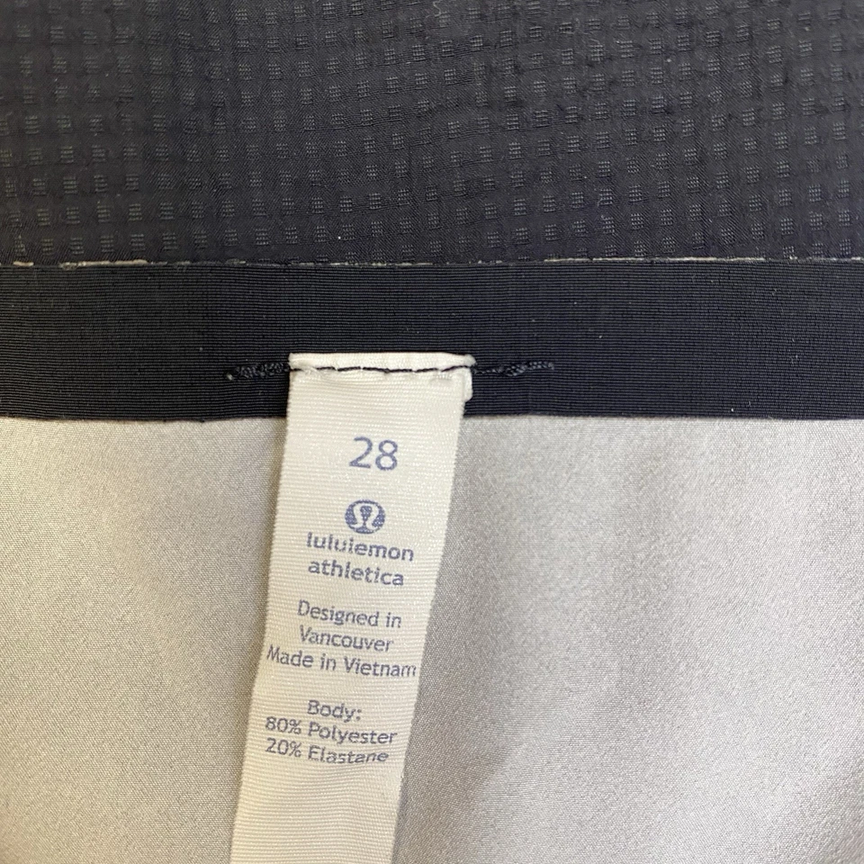 Lululemon Current State Short in Carbon Mist Alpine White Graphite Grey Size 28 - Image 4 of 4