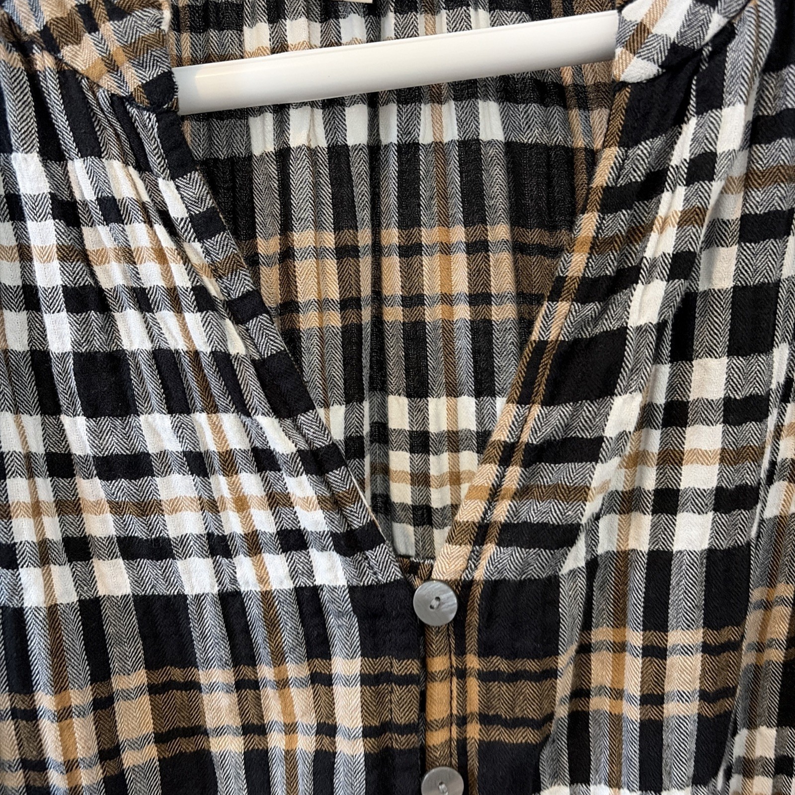 Loft Women’s Sz L Brown White Plaid V-Neck Ruffle Trim Crepe Texture Button Up