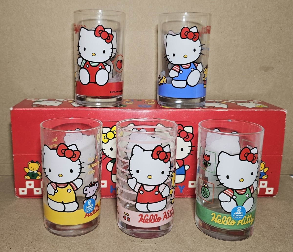 Hello Kitty 1991 Sanrio Set of 5 Glass Tumblers in Original Box 4