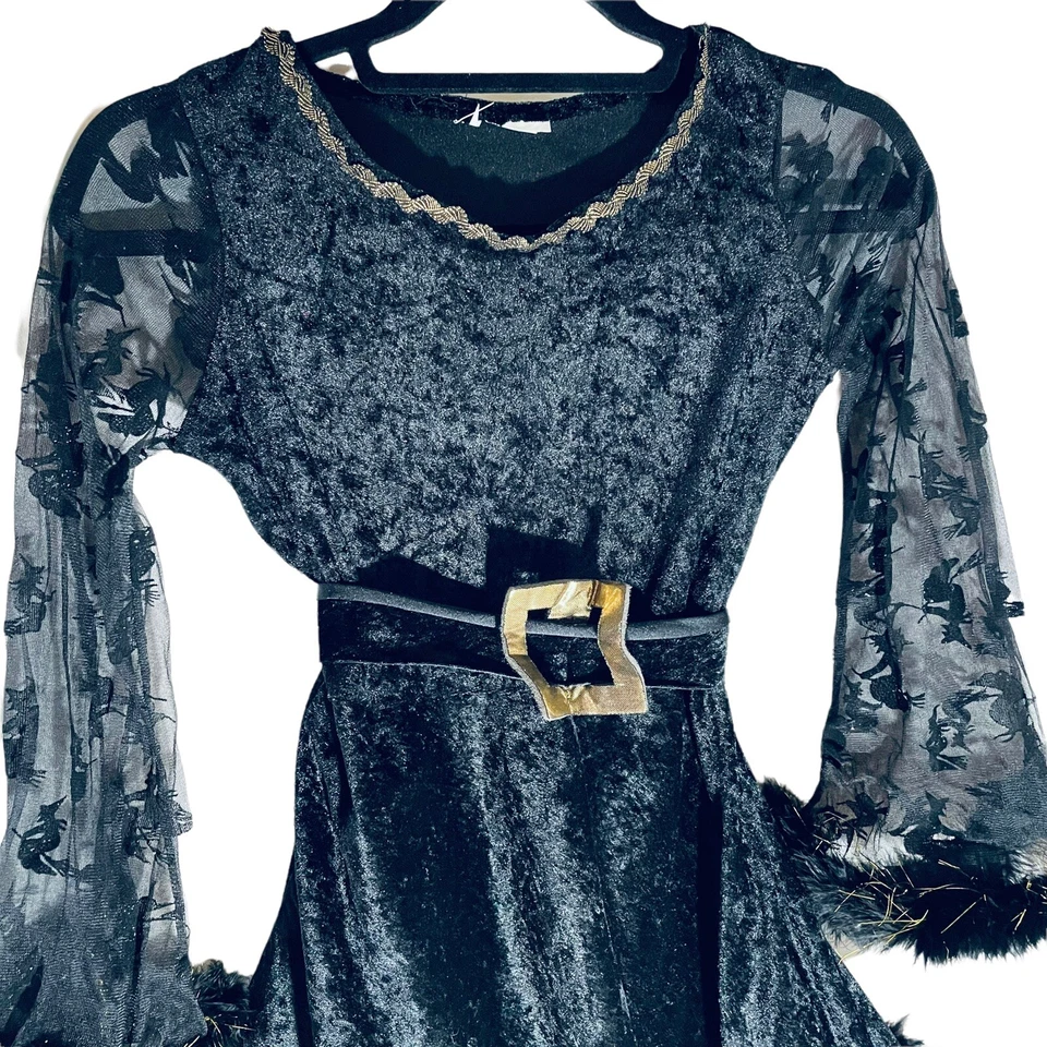 Vestido de Bruja Niñas Niño Talla Mediana Negro Disfraz de Halloween Borde de Plumas Foto 3 de 4