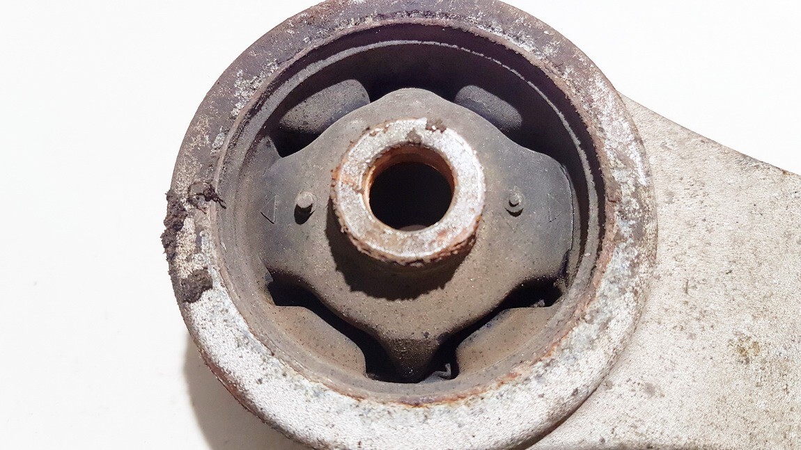 mr374677 Genuine Engine Mounting and Transmission Mount (Engine su 