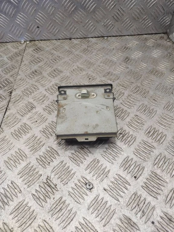 Toyota Land Cruiser (FJ60) 1988 car ashtray insert 7410212200 BRR9978 - Image 3 of 4