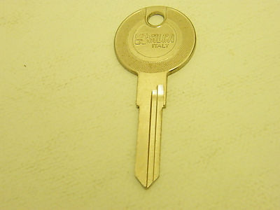 KEY S BLANK FOR OLDER VEHICLES OF AUDI VW SEAT PORSCHE - PROFILE: AH