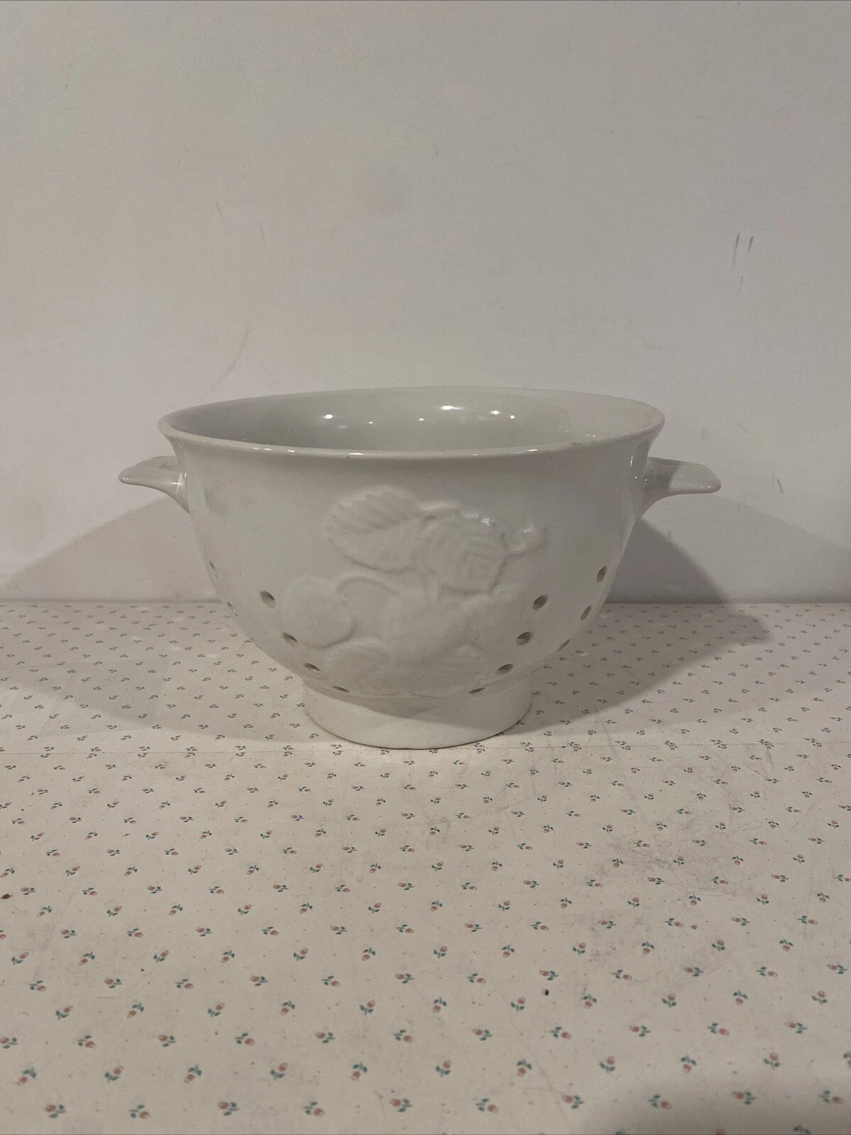 Vintage Colander Ceramic White Strawberry Design By DesignPac 8” Wide 5” Tall