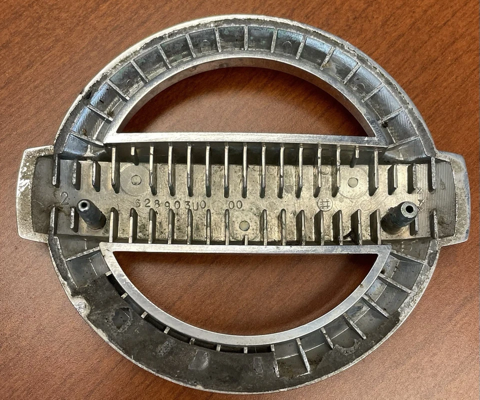 2009-2012年日产立方体前徽章原始设备制造商62890-3U000 — 第 3/3 张图片