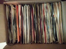LOT OF 100 45 RPM RECORDS COUNTRY 1980s 90s D