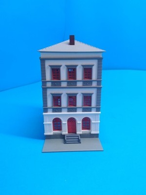 n scale Pola 3 story town office building