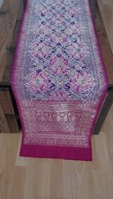 Tischläufer Indien, Brokat Jacquard Webart, Blumen-Rosetten, Rotviolett-Gold
