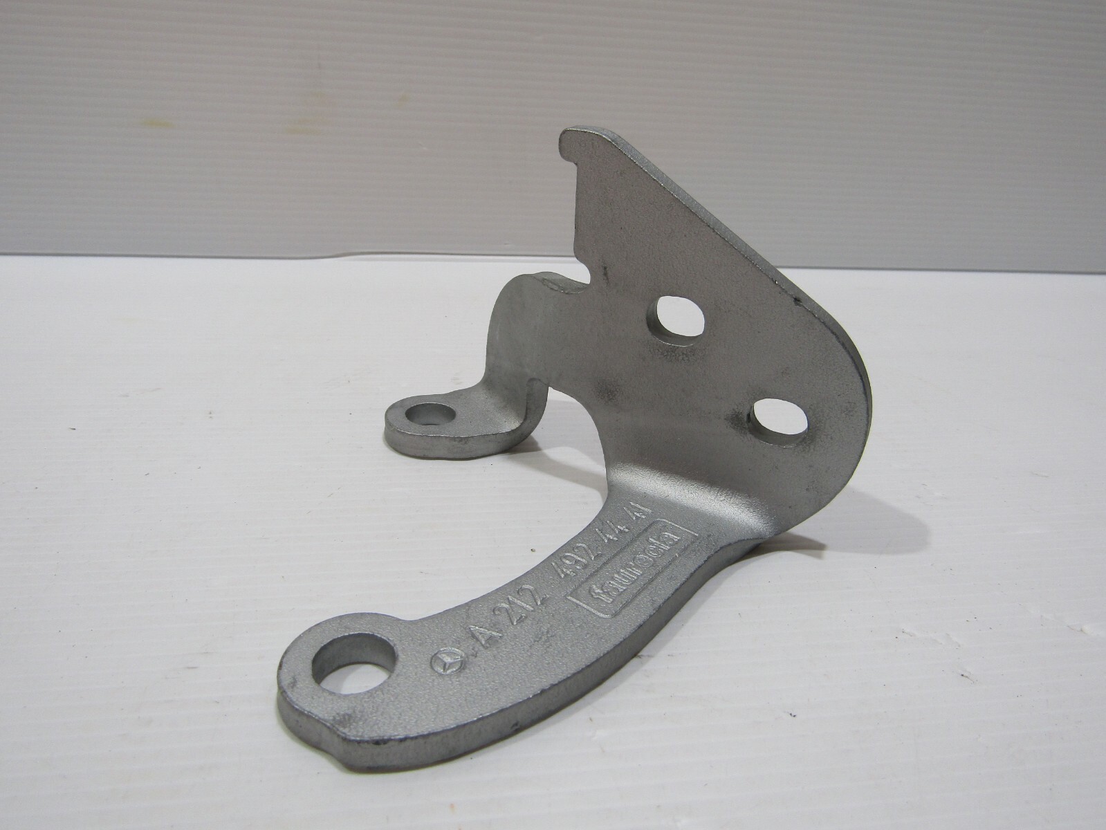Mercedes-Benz C-class W204 2009 CDI Handle Bracket A2124924441 for 