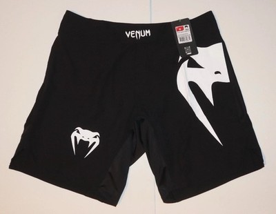 Venum Light 5.0 Fight short   Black / White Men s Size Medium