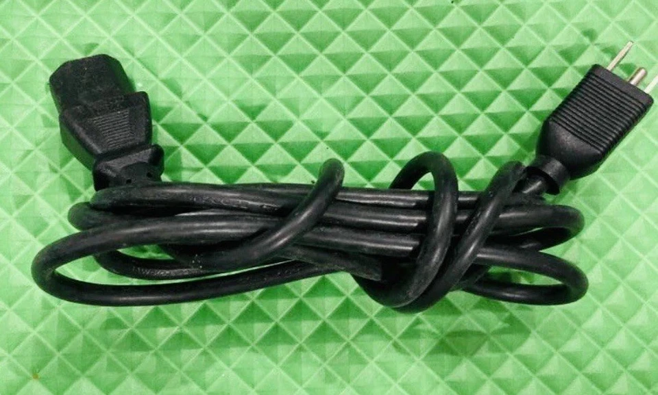 TP-Link 24-Port 10/100Mbps Fast Ethernet Switch Model TL-SF1024 Very Good. - Image 4 of 4