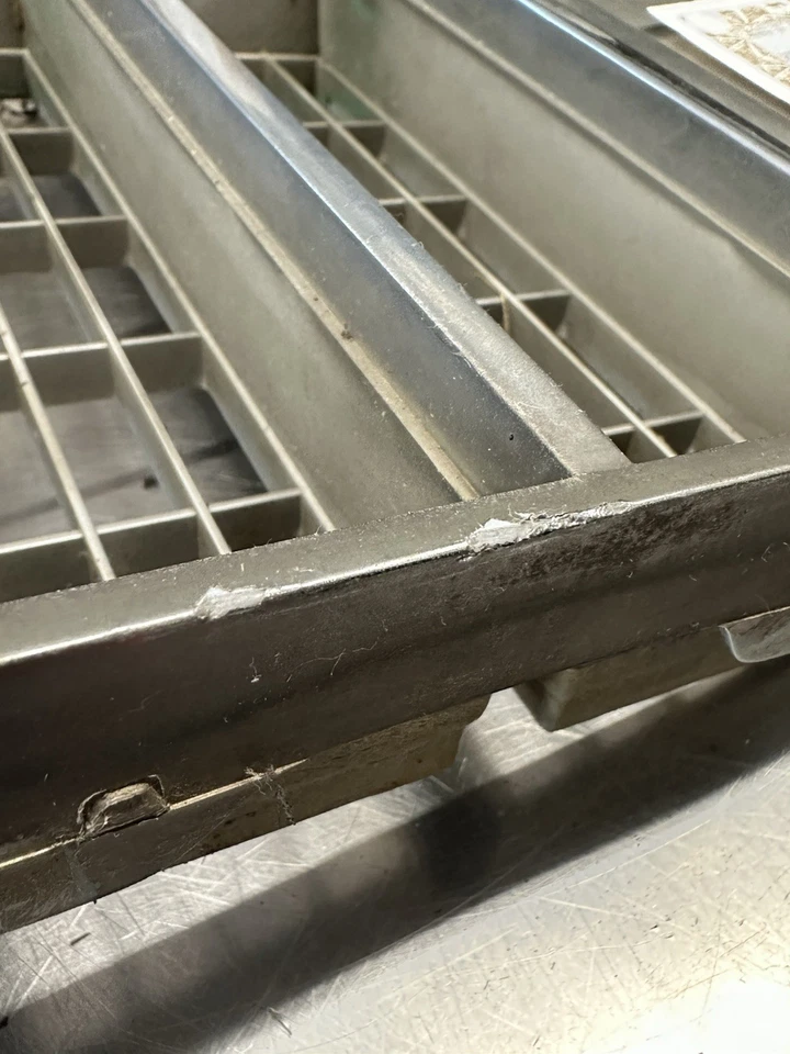 1977 Pontiac Bonneville, Bonneville Brougham, Grand Safari Front Grille  - Image 3 of 4