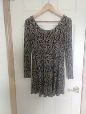Forever 21 Shift Dresses XS&Leggings Size S. 2 dresses &2 pair of leggings