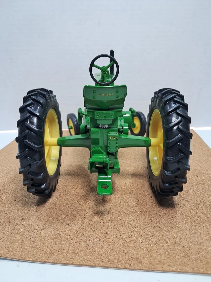High Detail John Deere 620 1/16 Scale Tractor - Image 3 of 4