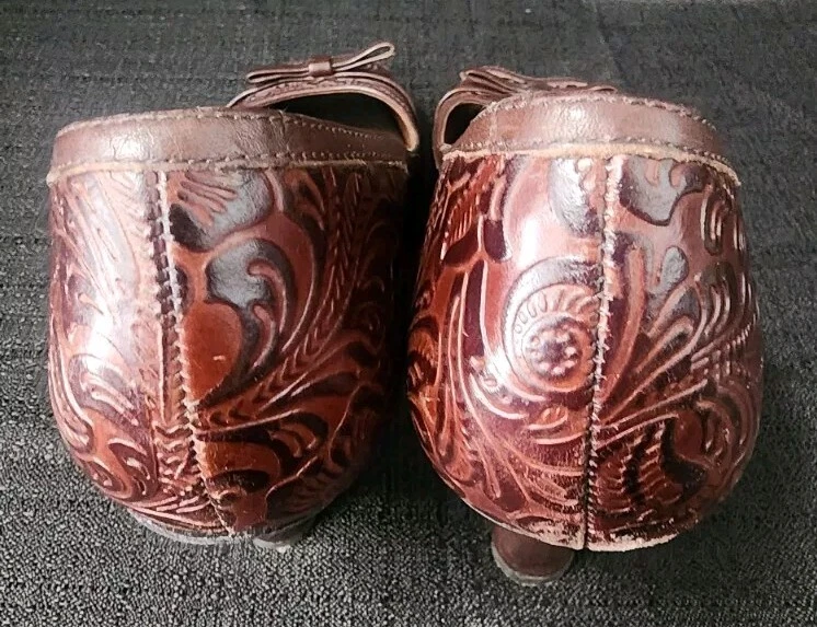 Tacones Nurture Tooled de cuero con punta abierta talla 7,5 M  Foto 3 de 4