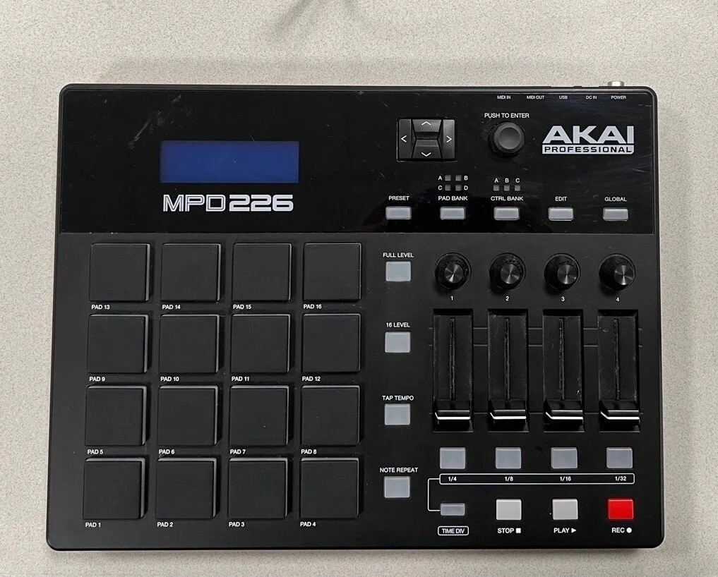 AKAI Professional ! MPD226 - USB MIDI Controller with 16 RGB MPC 