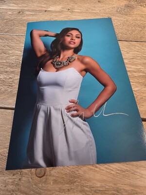 Lindsay Morgan signed photo 20x30 photo (3740) COA
