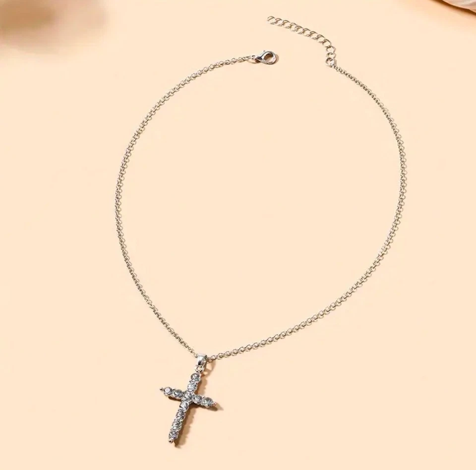 Elegante Versilberte Kreuz-Halskette mit Strasssteinen – Funkelnder Schmuck - Bild 3 von 4