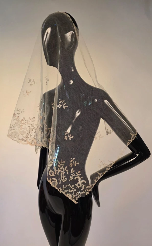 VICTORIAN 19TH C HAND MADE BRIDAL WEDDING LACE BONNET VEIL FOR DRESS - Image 3 of 4