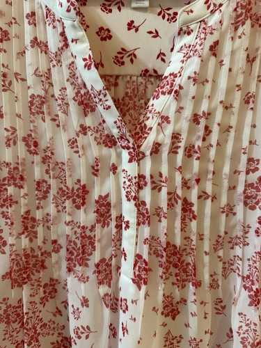 Charter Club White & Red Floral Pleated Blouse Size Medium - Picture 5 of 7