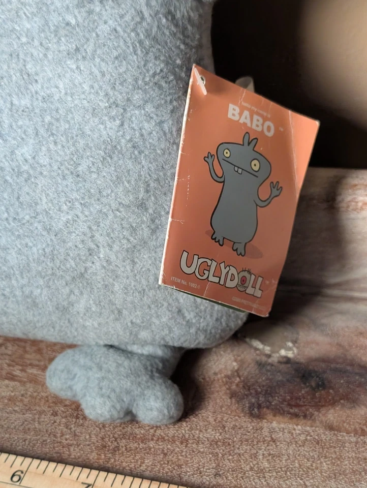 Muñeca Fea 12 pulgadas Peluche Babo Pretty Ugly LLC 2000 Raro Gris Babo Foto 3 de 4