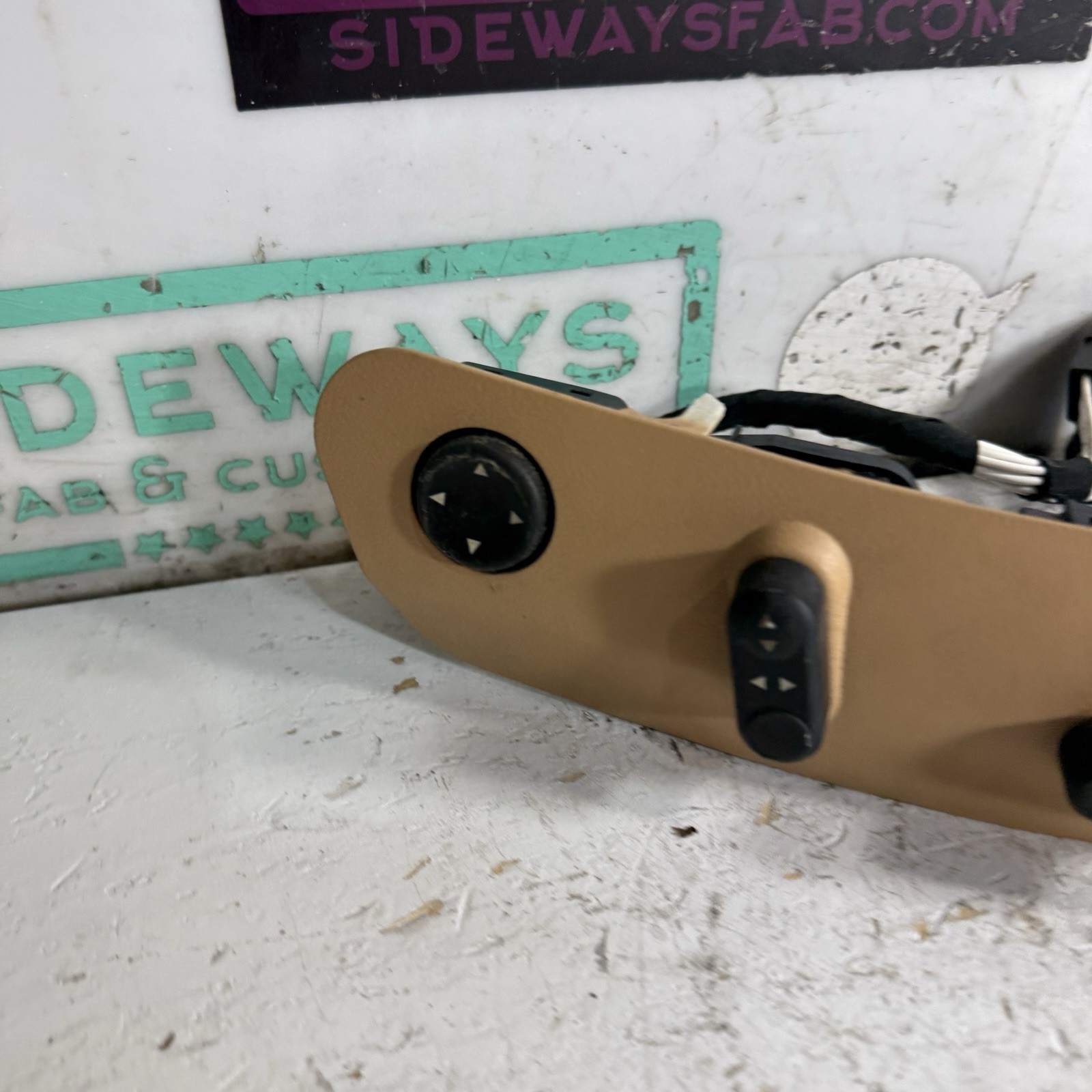 03-08 Maserati Quattroporte Right Front Seat Control Memory Switch M139