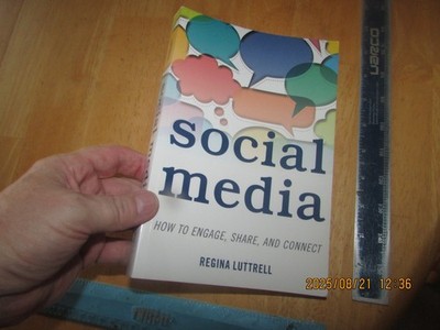 Social Media : How to Engage, Share, and Connect by Regina Luttrell (2014, Trade