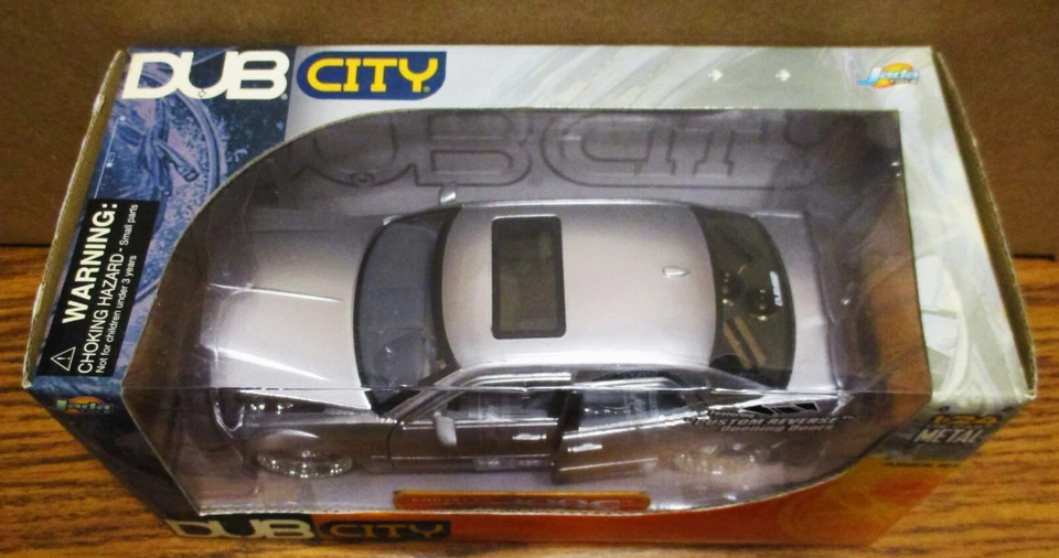 Jada Toys Chrysler 300C Silver Car 1:24 Reverse Doors 90372 Die Cast Metal 2005 - Image 3 of 4