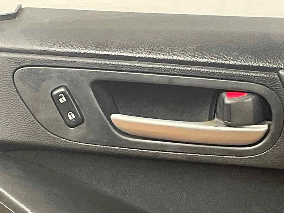 Panel de moldura de puerta de pasajero delantero derecho negro BBM2 68 420 para MAZDA 3 2010-2013 Foto 2 de 4