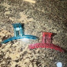 Cute Vintage Hair Clips Set Of 2 Pink Blue Plastic