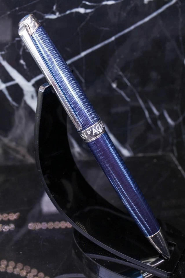 BOLÍGRAFO CARAN D'ACHE LEMAN GRAND BLEU PLATEADO Y RECUBIERTO DE RODIO Foto 3 de 4