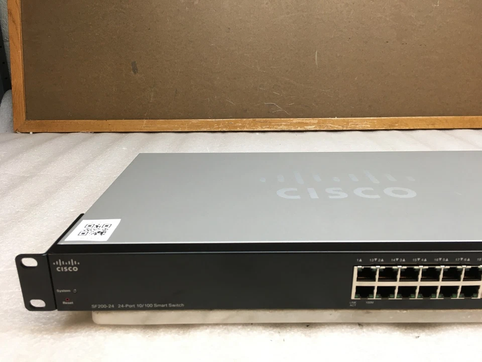 Cisco SF200-24 SLM224GT V02 24-Port 10/100 Smart Gigabit Ethernet Switch w/ Ears - Image 2 of 4