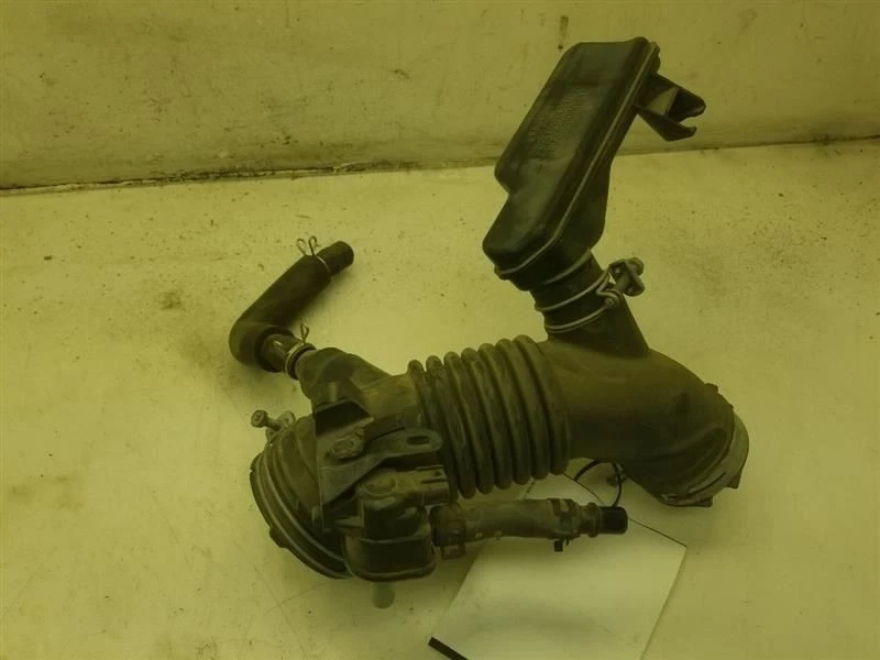 2013 LEXUS ES300H 2.5L 4CYL AIR CLEANER TUBE/RESONATOR  - Image 2 of 4