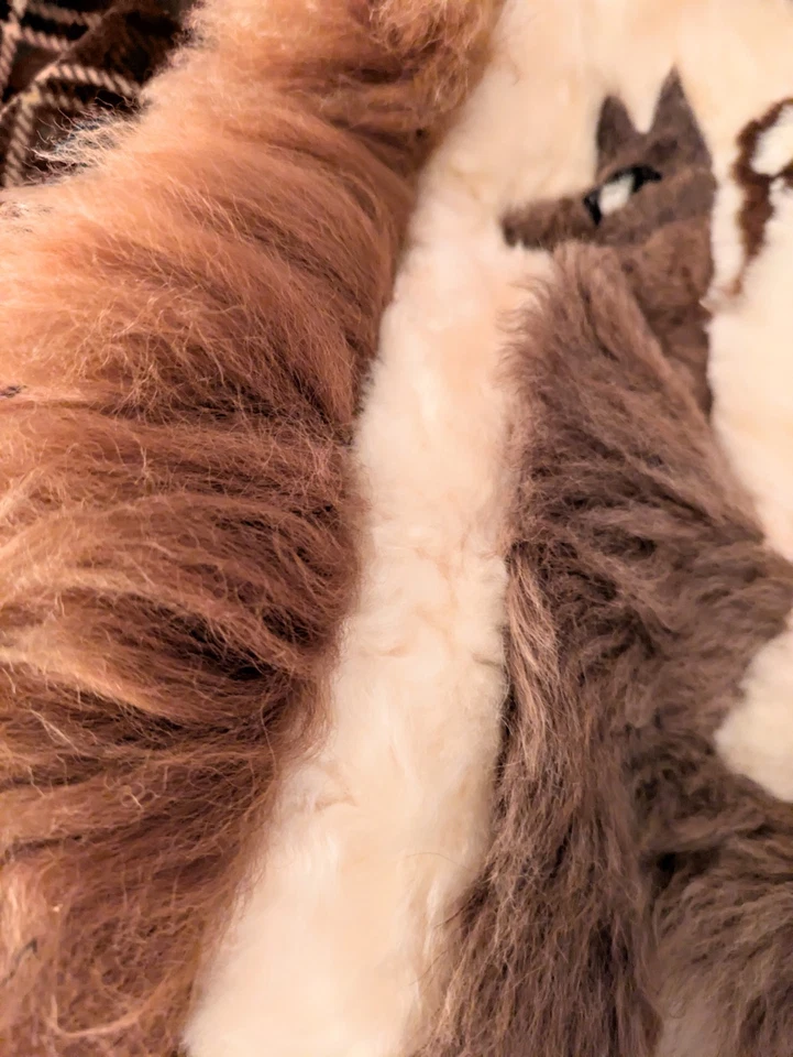 Tapiz colgante de pared de piel de alpaca Perú llama recuerdo hecho a mano marrón/marfil 16"x23 Foto 3 de 4